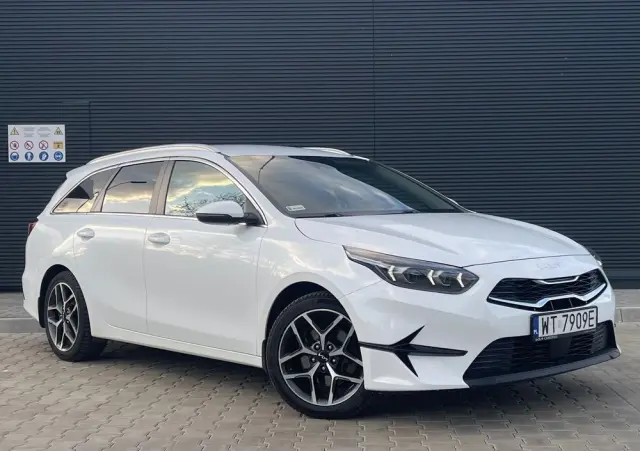 KIA Ceed 1.5 T-GDI Business Line DCT