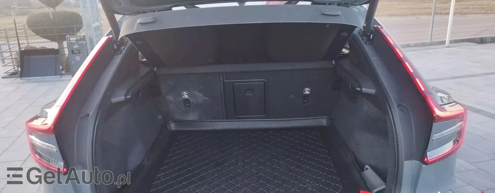 VOLVO C40 78 kWh (408 KM) AWD Electric