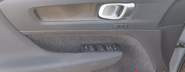 VOLVO C40 78 kWh (408 KM) AWD Electric