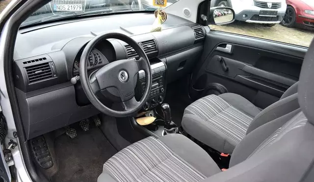 VOLKSWAGEN Fox 