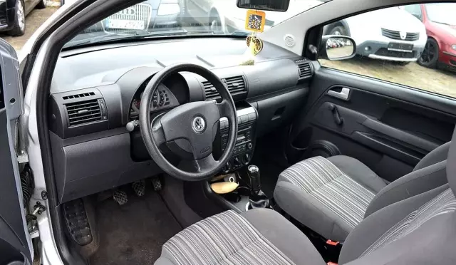 VOLKSWAGEN Fox 