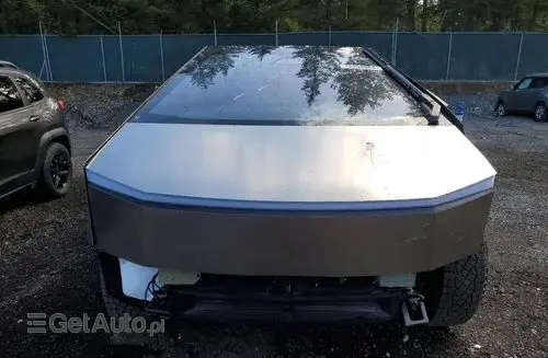 TESLA Cybertruck 