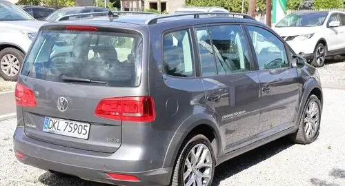 VOLKSWAGEN Touran 
