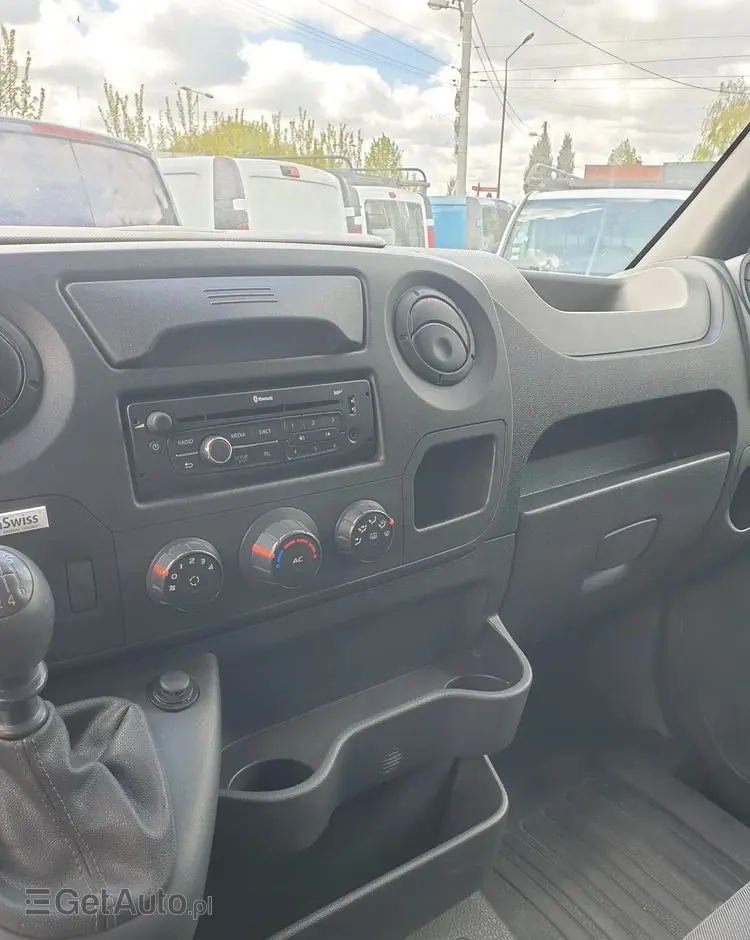 NISSAN NV400 