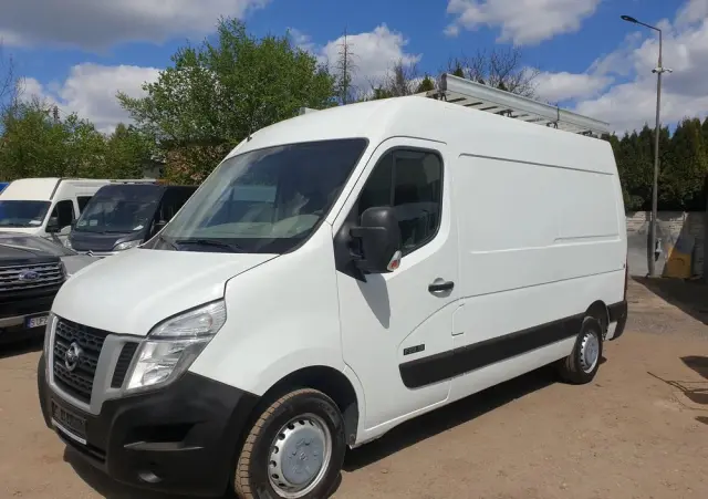 NISSAN NV400 