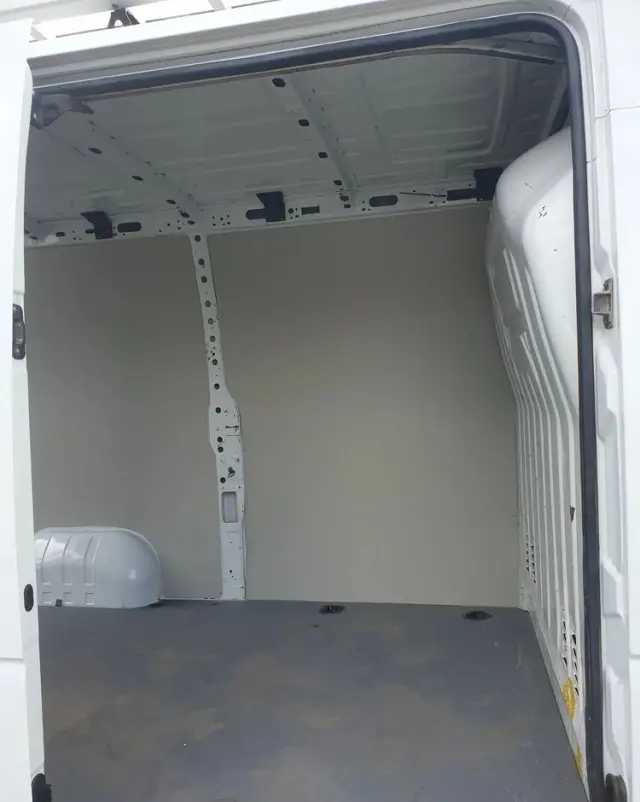 NISSAN NV400 