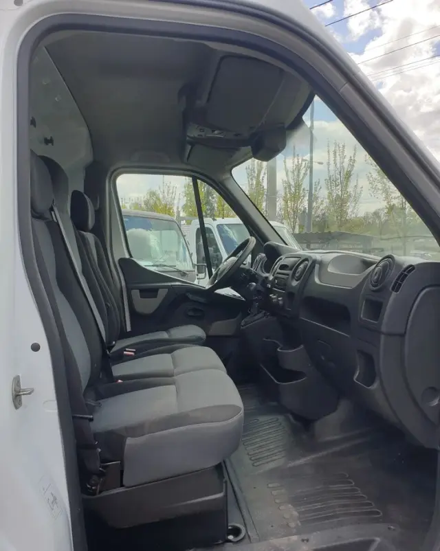 NISSAN NV400 