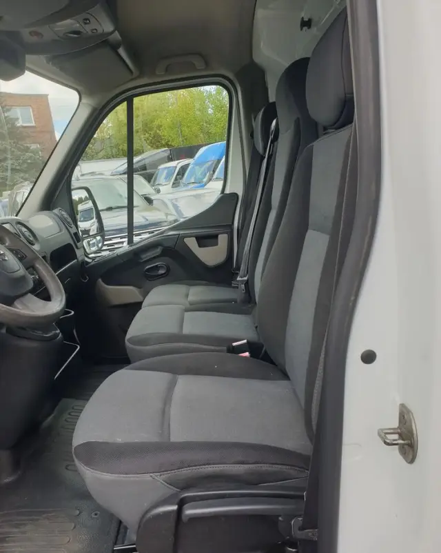 NISSAN NV400 