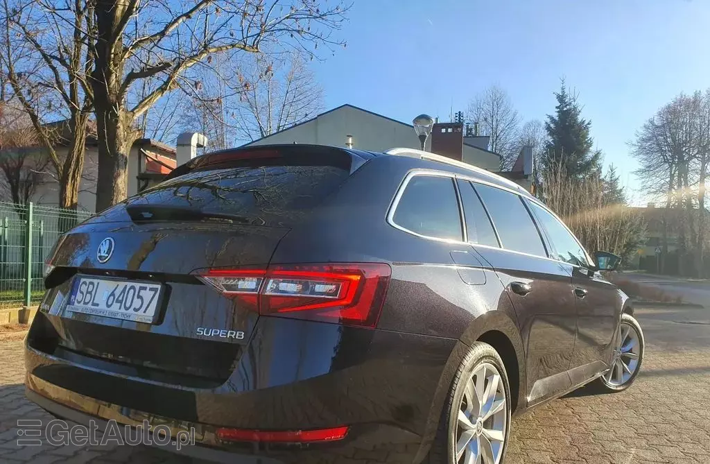 SKODA Superb 