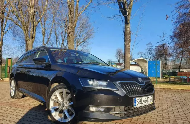 SKODA Superb 