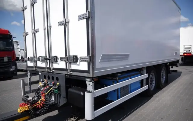 WIELTON PRZYCZEPA CHŁODNIA / IGLOOCAR / THERMO KING - FRIGOBLOCK / WINDA ZAŁADOWCZA / PRZEJAZDOWA / SAF / 2019 ROK 