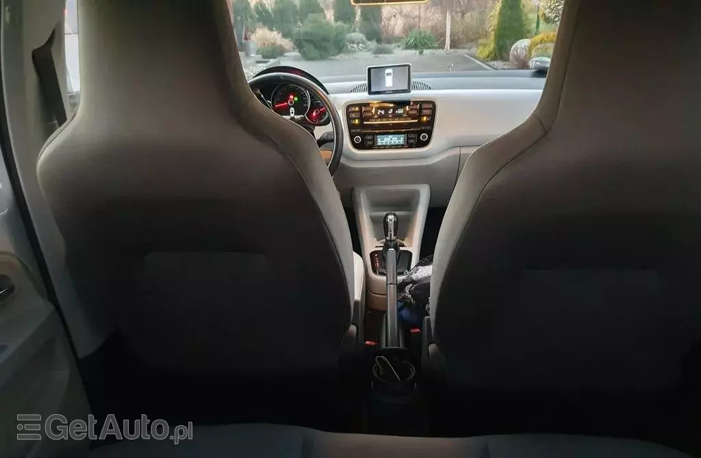 VOLKSWAGEN Up! 