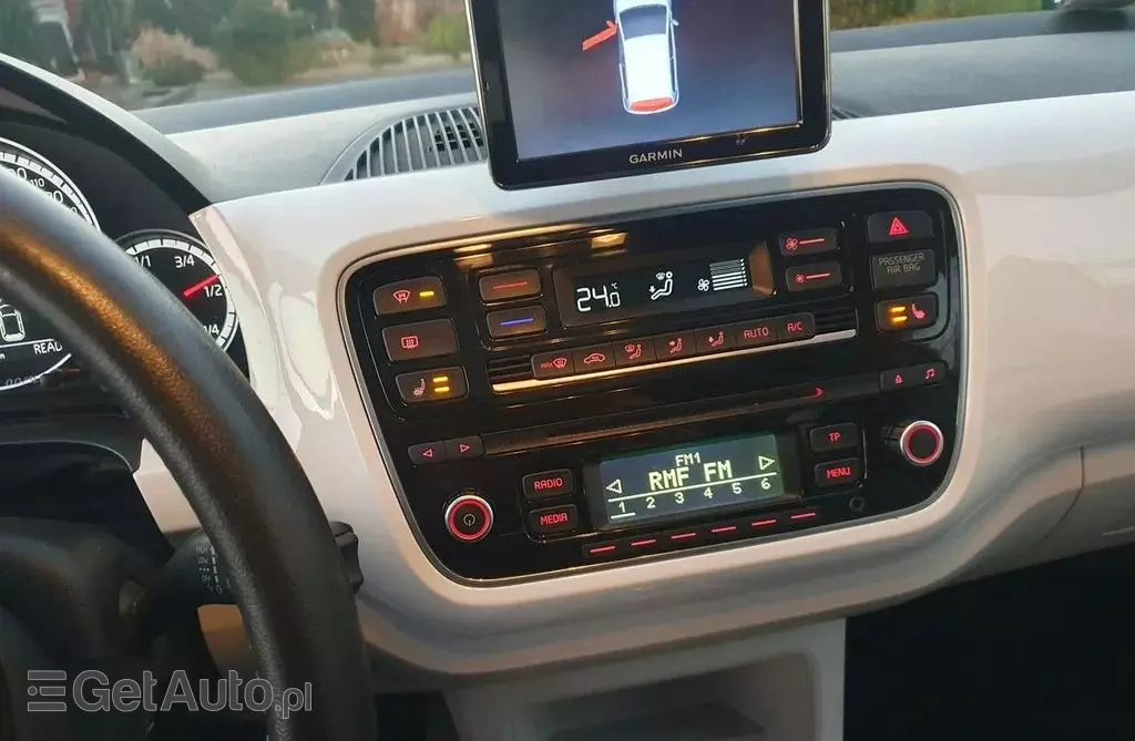 VOLKSWAGEN Up! 