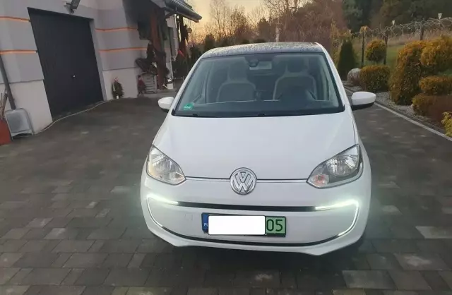 VOLKSWAGEN Up! 