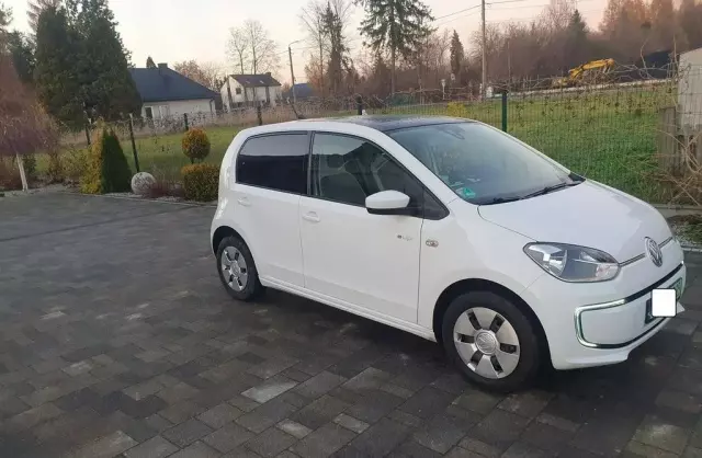 VOLKSWAGEN Up! 