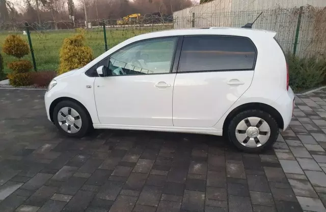 VOLKSWAGEN Up! 