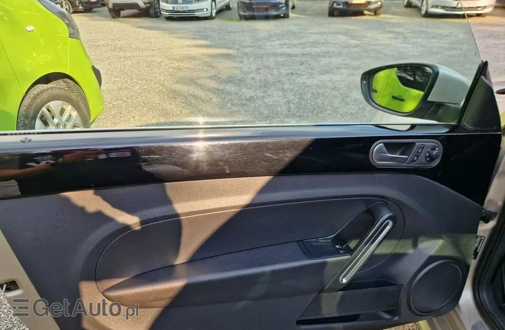 VOLKSWAGEN Beetle 
