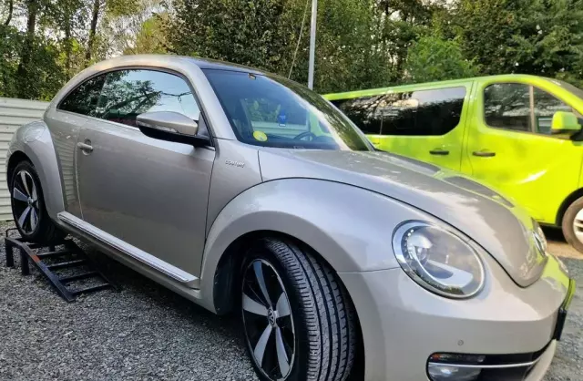 VOLKSWAGEN Beetle 