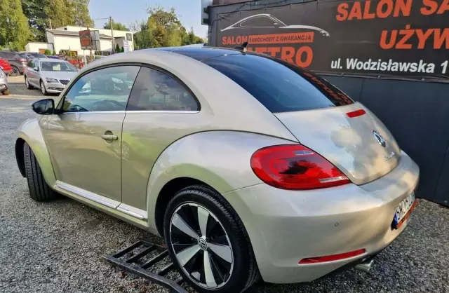 VOLKSWAGEN Beetle 