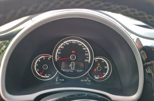 VOLKSWAGEN Beetle 