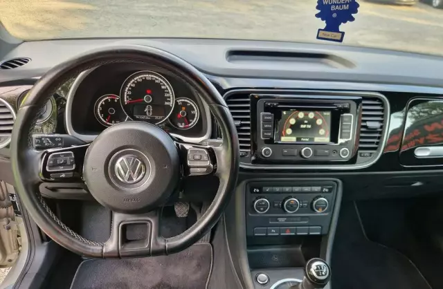 VOLKSWAGEN Beetle 