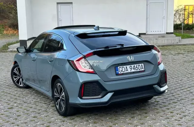 HONDA Civic 1.5 VTEC (180 KM) CVT