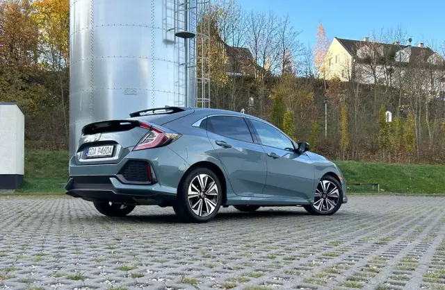 HONDA Civic 1.5 VTEC (180 KM) CVT