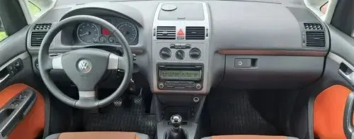 VOLKSWAGEN Touran 