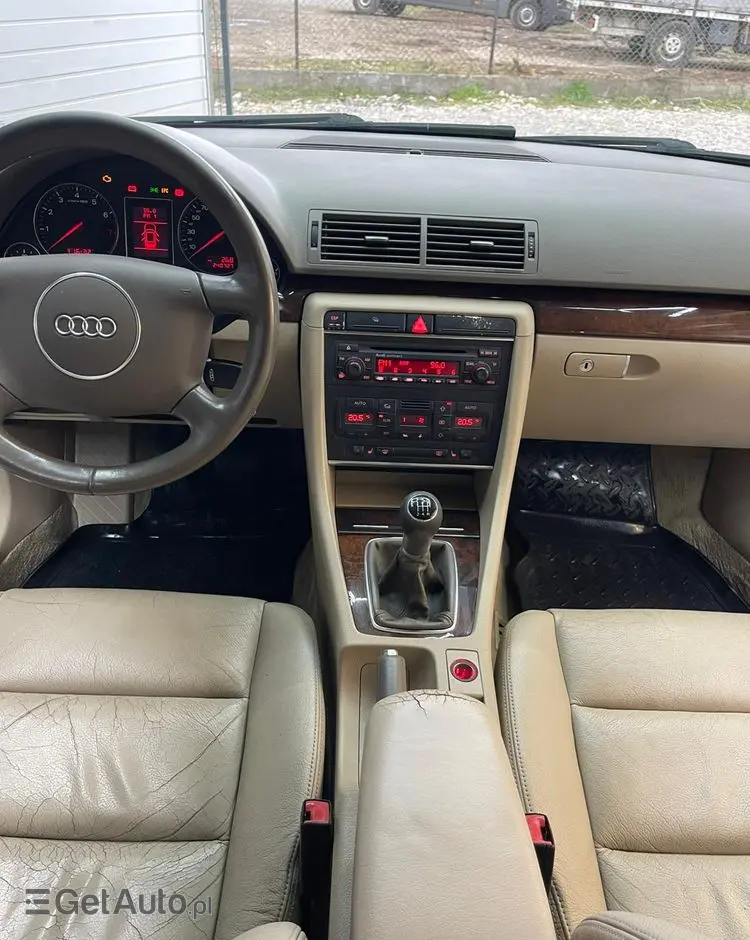 AUDI A4 Limousine 