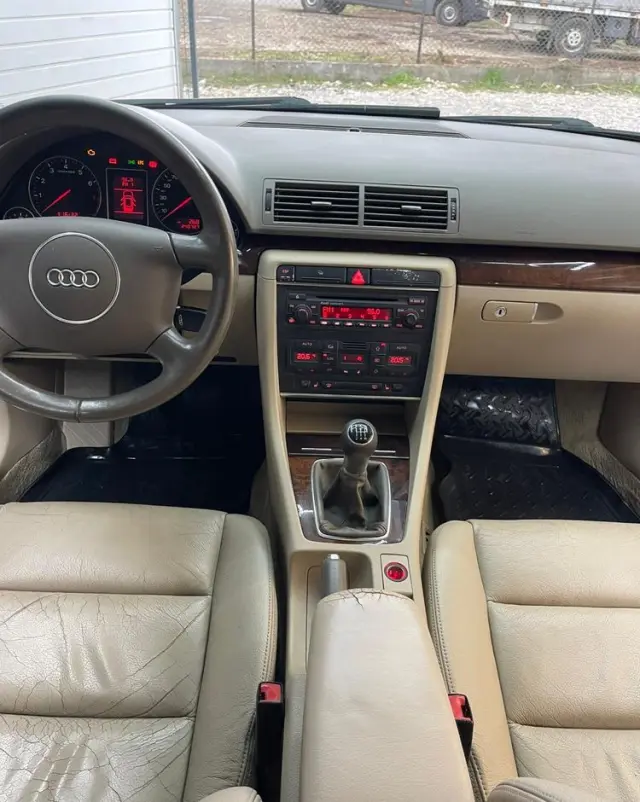 AUDI A4 Limousine 