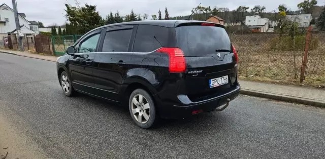PEUGEOT 5008 