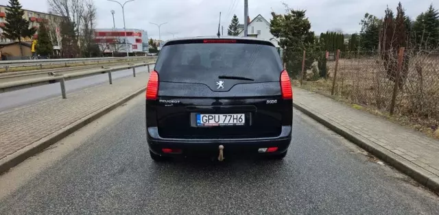 PEUGEOT 5008 