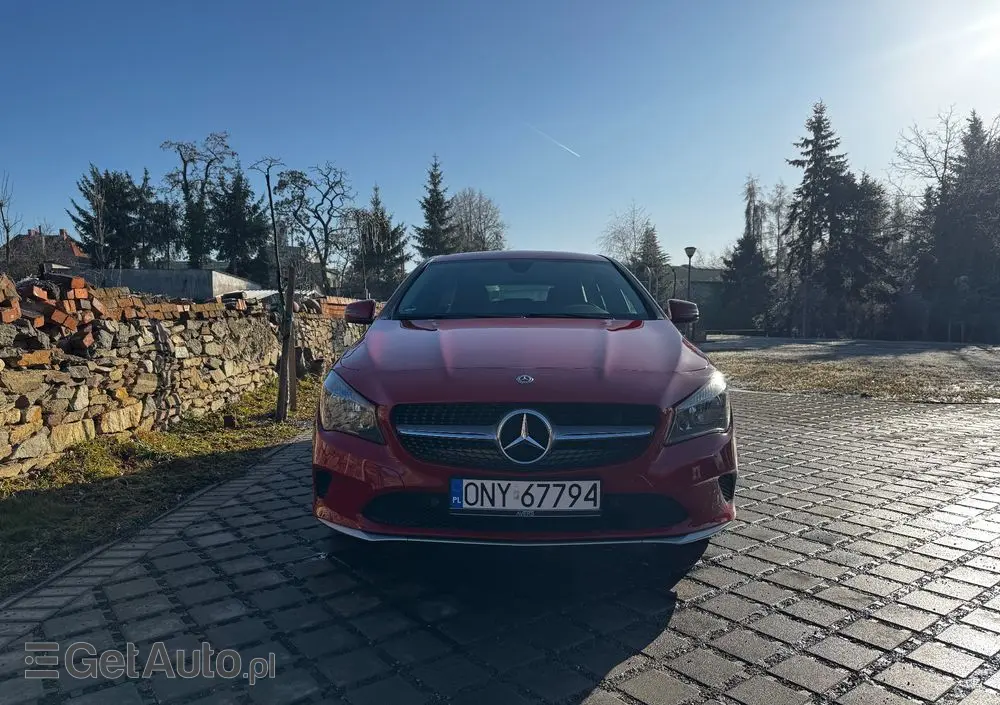 MERCEDES-BENZ CLA 180 d Orange Art Edition