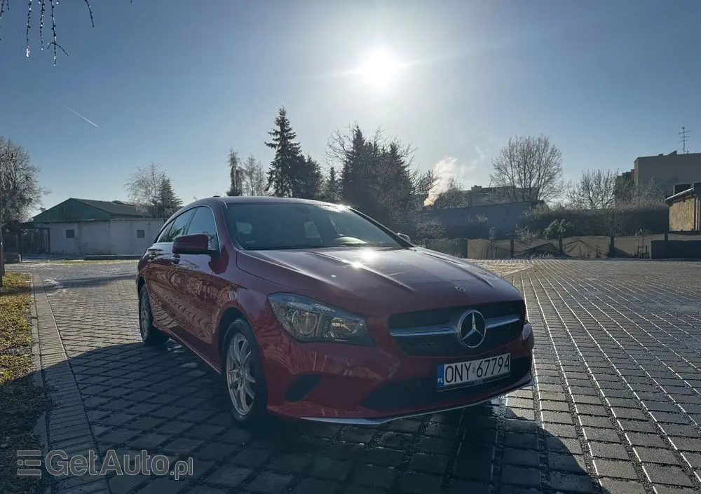 MERCEDES-BENZ CLA 180 d Orange Art Edition