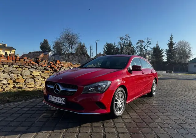 MERCEDES-BENZ CLA 180 d Orange Art Edition