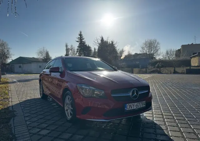 MERCEDES-BENZ CLA 180 d Orange Art Edition
