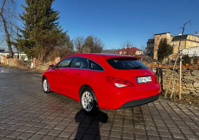 MERCEDES-BENZ CLA 180 d Orange Art Edition