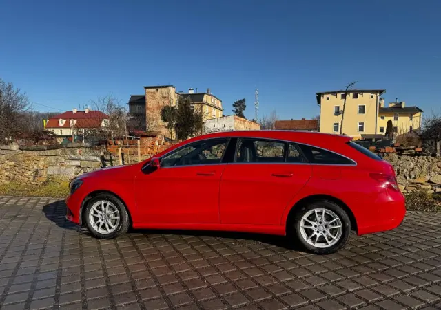 MERCEDES-BENZ CLA 180 d Orange Art Edition