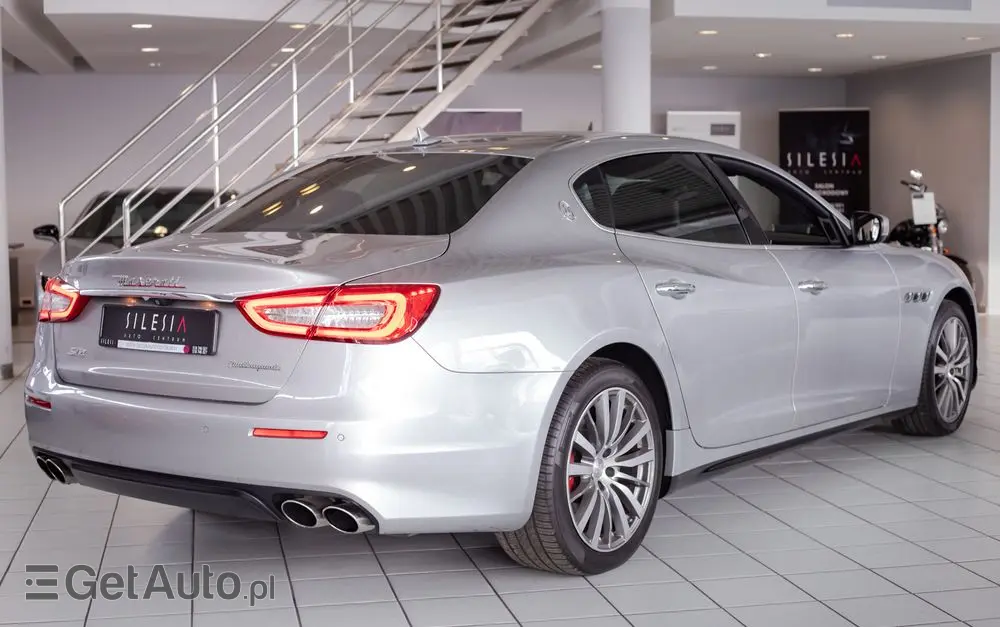 MASERATI Quattroporte 