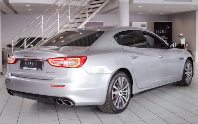 MASERATI Quattroporte 