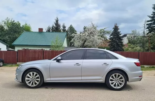 AUDI A4 
