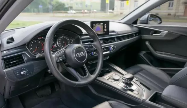 AUDI A4 