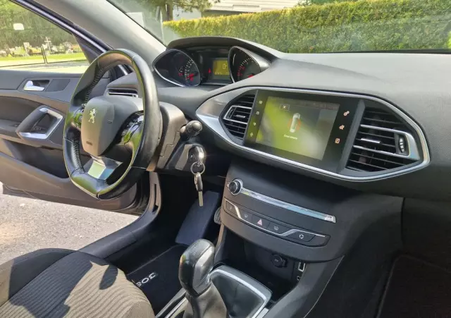 PEUGEOT 308 SW 1.2 PureTech Business Line S&S