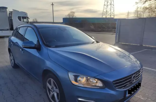 VOLVO V60 