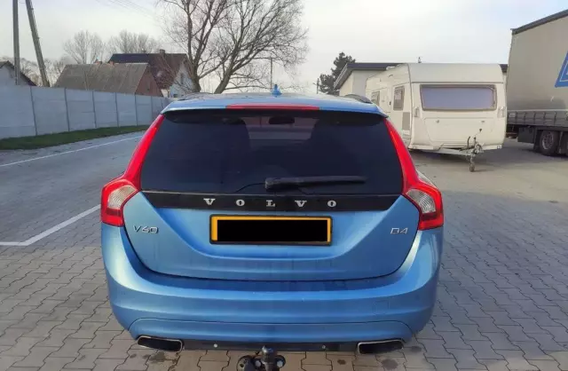VOLVO V60 