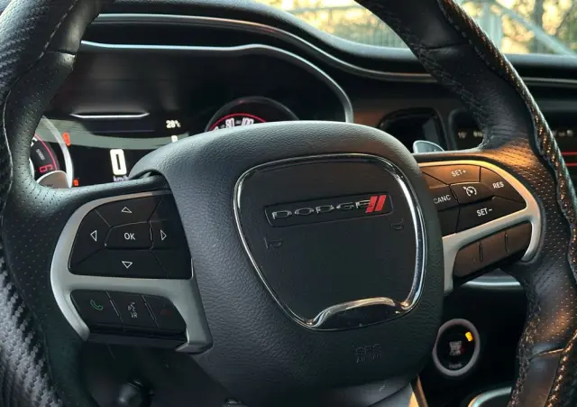 DODGE Challenger Automatik 392 Hemi Scat Pack Shaker