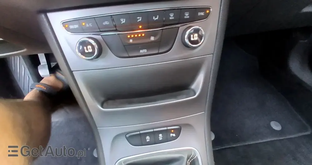 OPEL Astra Ver-1-6-d-cdti-start-stop-sports-tourer-innovation