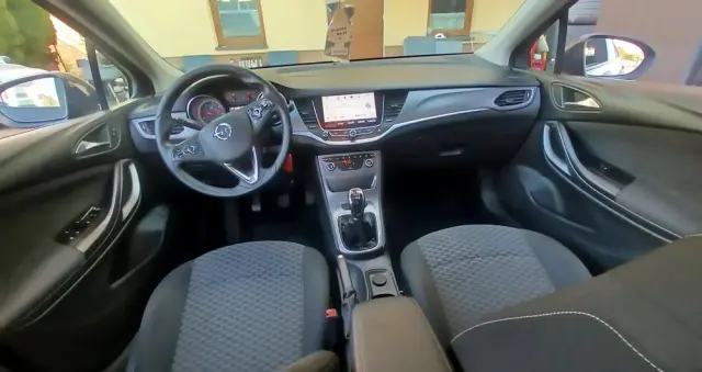 OPEL Astra Ver-1-6-d-cdti-start-stop-sports-tourer-innovation