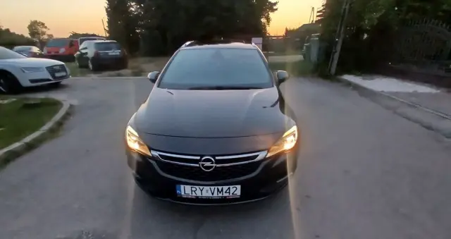 OPEL Astra Ver-1-6-d-cdti-start-stop-sports-tourer-innovation