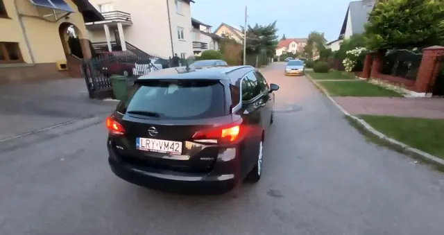 OPEL Astra Ver-1-6-d-cdti-start-stop-sports-tourer-innovation